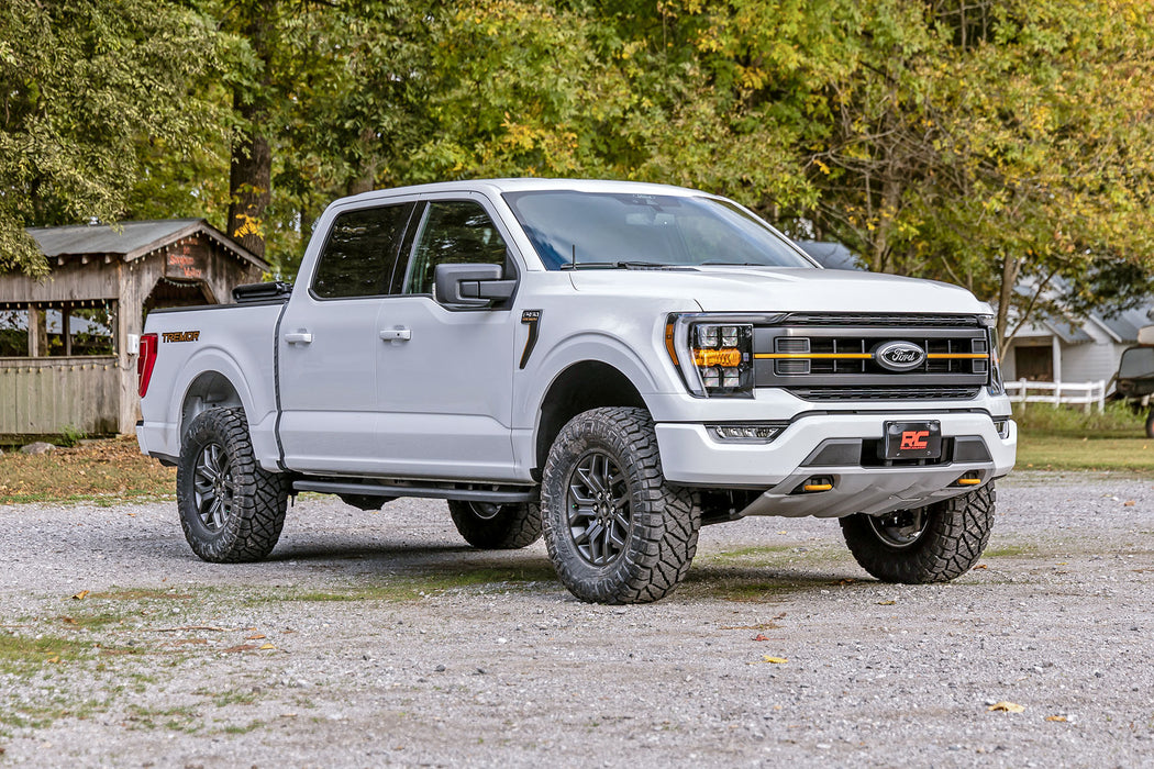 Rough Country 510040 2.5 Inch Lift Kit - M1 Struts - Ford F-150 Tremor 4WD (2021-2023) - Truck Part Superstore