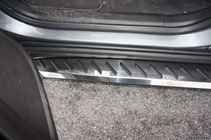 Romik 30054418 Traverse Running Boards 2018-Pres Chevrolet Traverse Stainless Steel RZR Series Romik - Truck Part Superstore