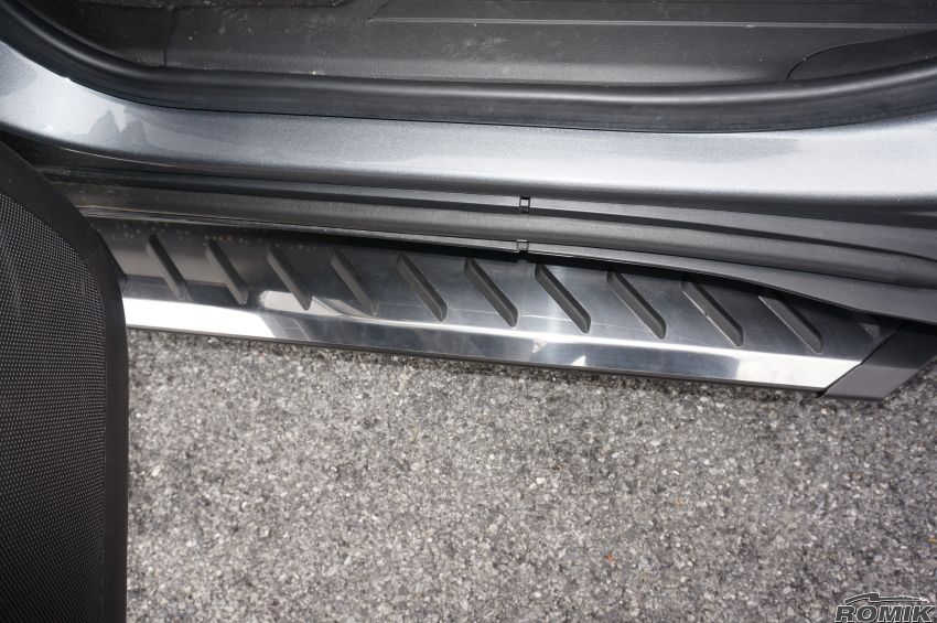 Romik 30054418 Traverse Running Boards 2018-Pres Chevrolet Traverse Stainless Steel RZR Series Romik - Truck Part Superstore