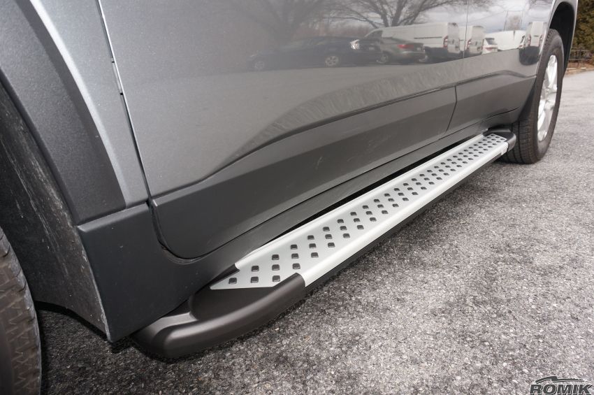 Romik 60054418 Traverse Running Boards 18-22 Chevrolet Traverse Silver RAL Series Romik - Truck Part Superstore