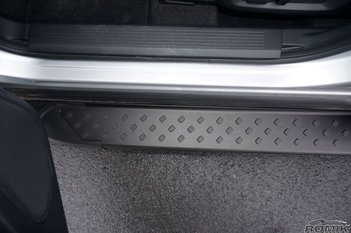 Romik 61824419 2021-Present Nissan Rogue RAL-B Running Board Black Romik - Truck Part Superstore