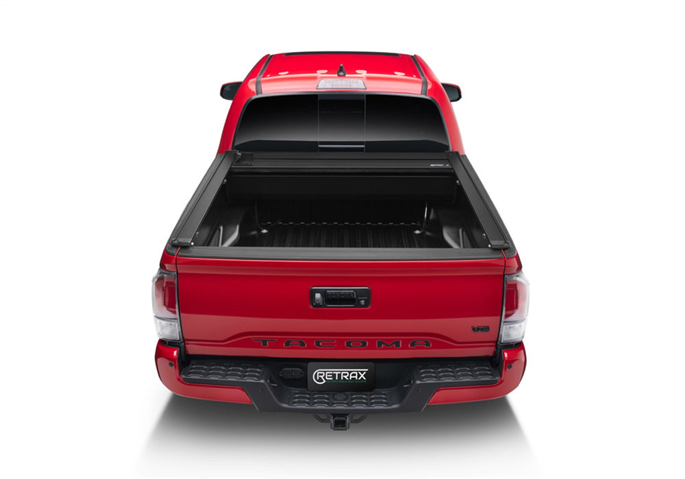 Retrax T-80860 RetraxPRO XR-22 Tundra CrwMx 5ft.7in. w/o DeckRailSys w/o StkPkt w/o TrlStrgBxs - Truck Part Superstore