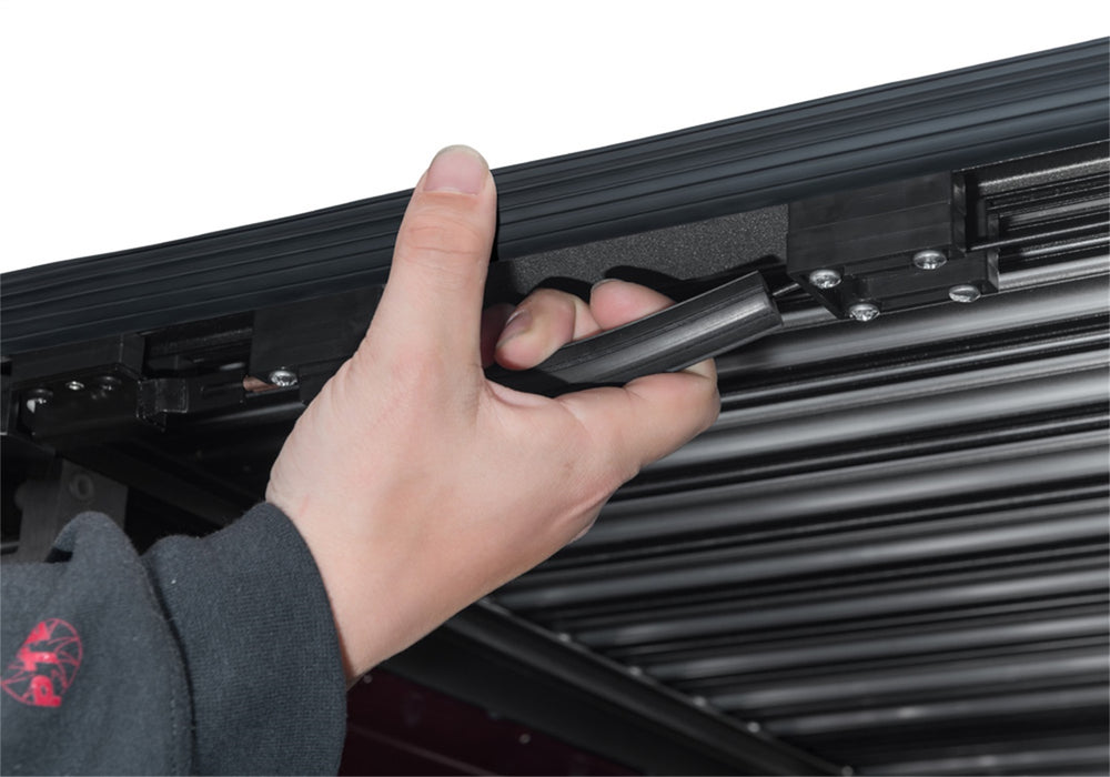 Retrax 30831 Retrax IX-07-21 Tundra CrwMx 5ft.6in. w/out Deck Rail System w/out Trl Strg Bxs - Truck Part Superstore