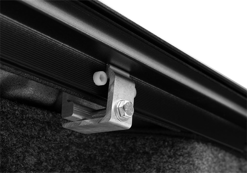 Retrax 80488 RetraxPRO MX-19-22 Sierra (w/CarbonPro Bed) 5ft.9in. w/o Stk Pkt-Std Rail - Truck Part Superstore