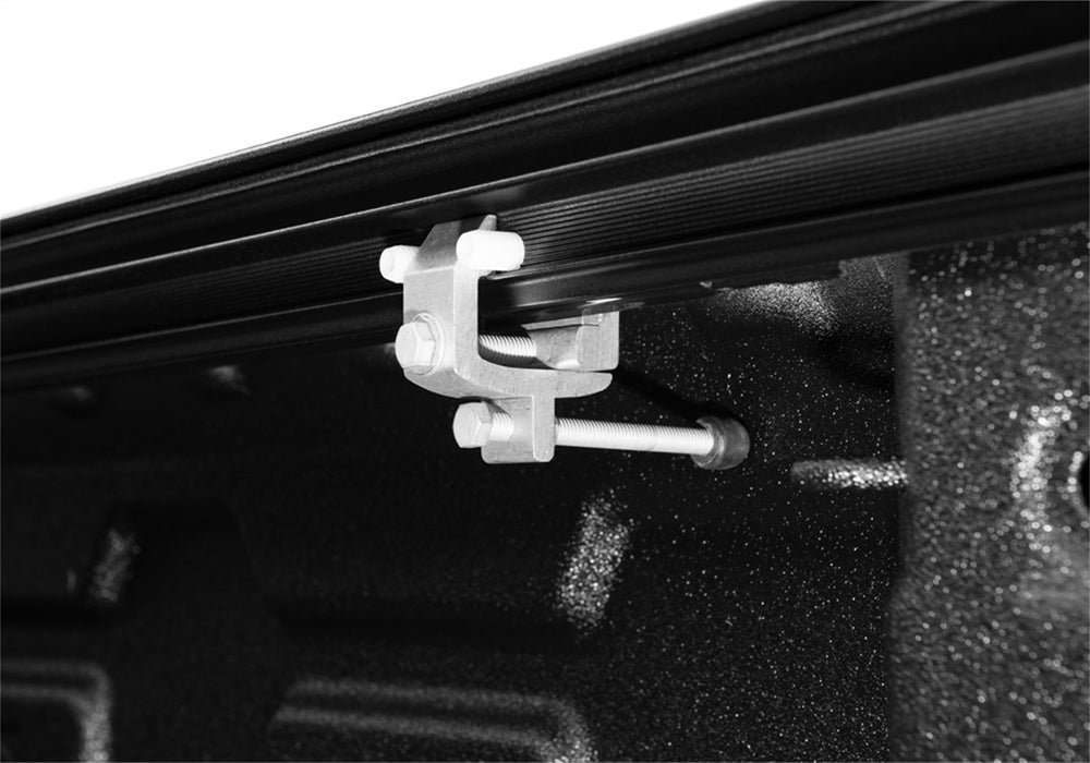 Retrax T-80485 RetraxPRO XR-20-22 Silv/Sierra HD 8ft. w/o Fac Side Storage Boxes w/o Stk Pkt - Truck Part Superstore