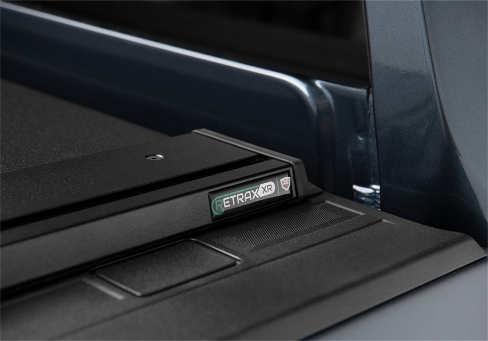 Retrax T-80484 RetraxPRO XR-20-22 Silv/Sierra 2500HD/3500HD 6ft.9in. w/out Stk Pkt-Std Rail - Truck Part Superstore