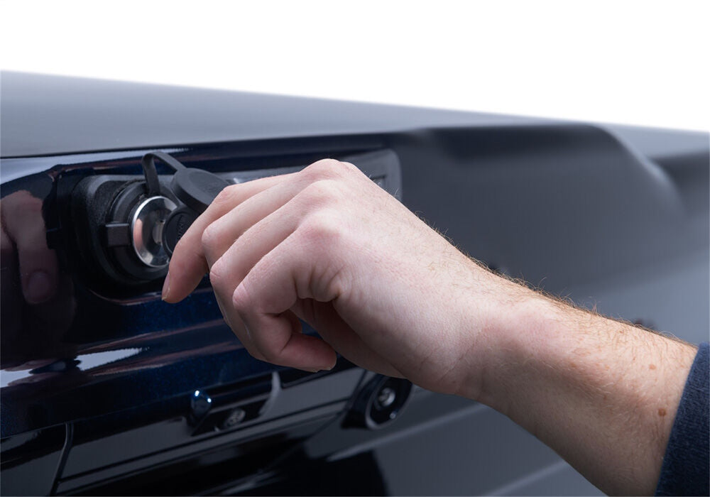 Undercover UC2208L-JS UnderCover Elite LX 2021-2022 F-150 Crew Cab 5.7ft Bed-JS Iconic Silver - Truck Part Superstore