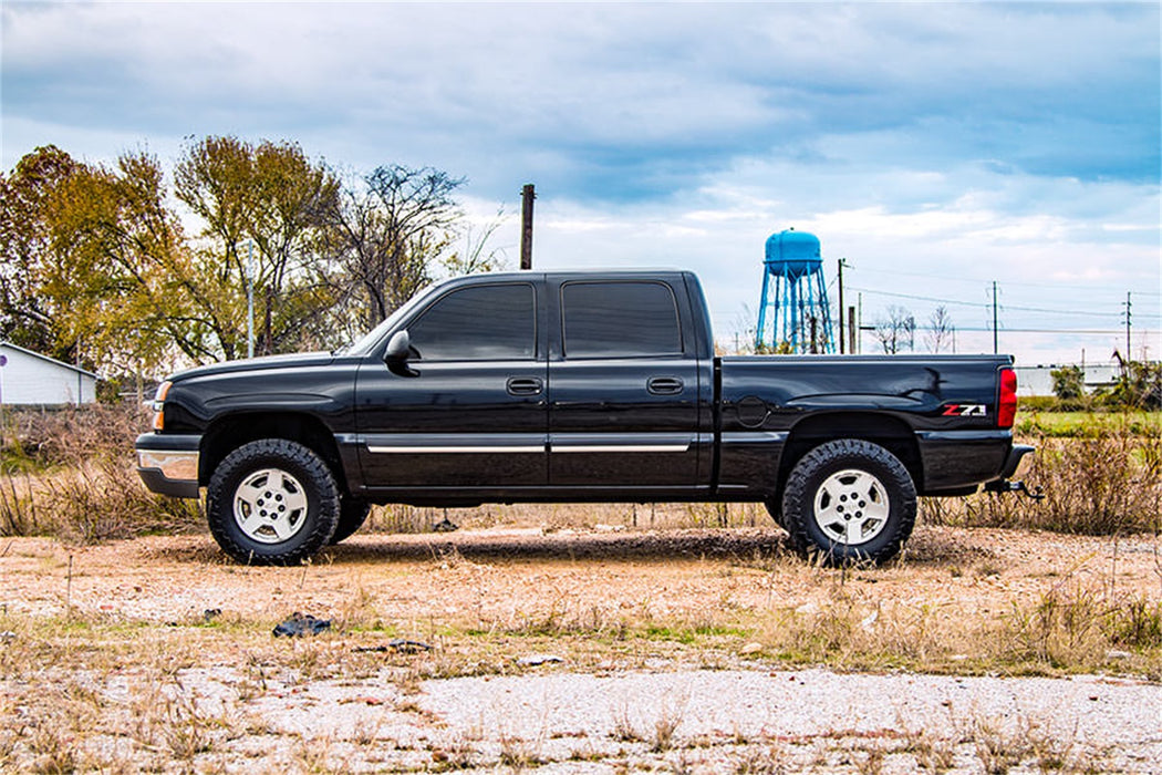 Rough Country 28370 1.5 - 2.5 Inch GM Leveling Lift Kit w/ V2 Shocks 99-06 1500 PU 4WD Rough Country - Truck Part Superstore