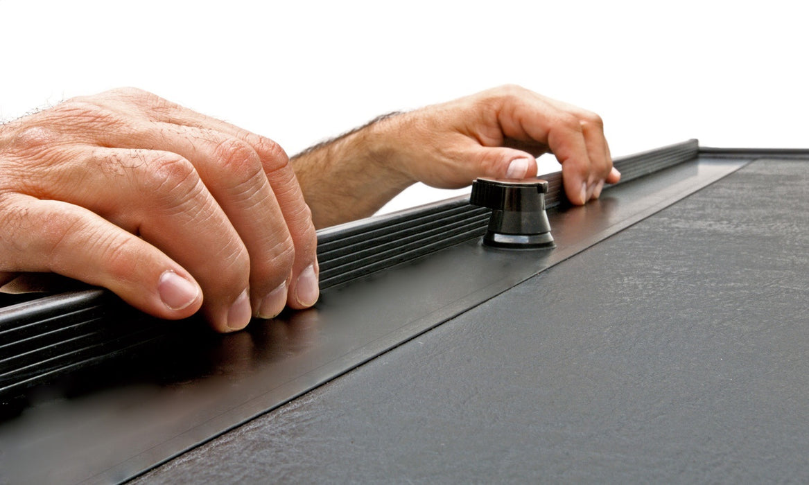 Roll N Lock LG575M M-Series-22 Tundra 5ft.7in. - Truck Part Superstore